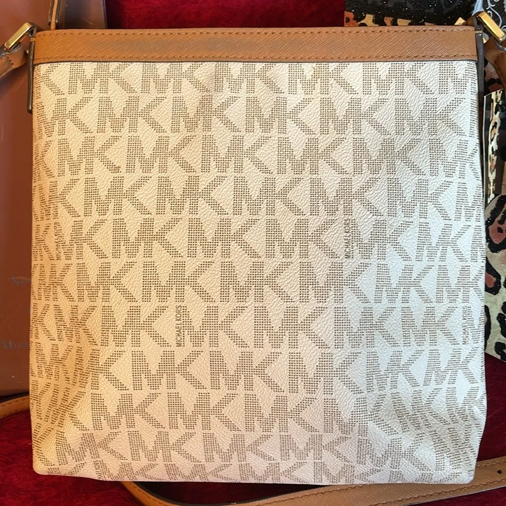 MICHAEL KORS SIGNATURE MK MEDIUM SIZE MORGAN MESSENGER CROSSBODY BAG VANILLA
